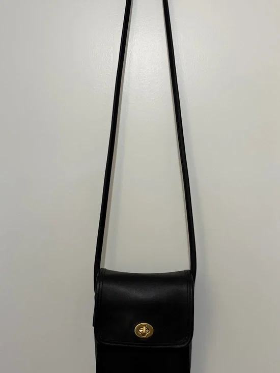 Vintage Coach Scooter Bag (#9893) Black Leather Crossbody with Brass Turn-Lock - Picture 7 of 9